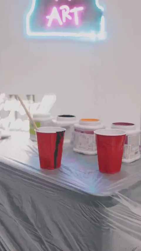 Ambient footage of the Art Basel Miami room in full flow.